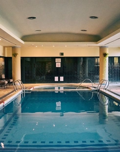 Piscina interna climatizada